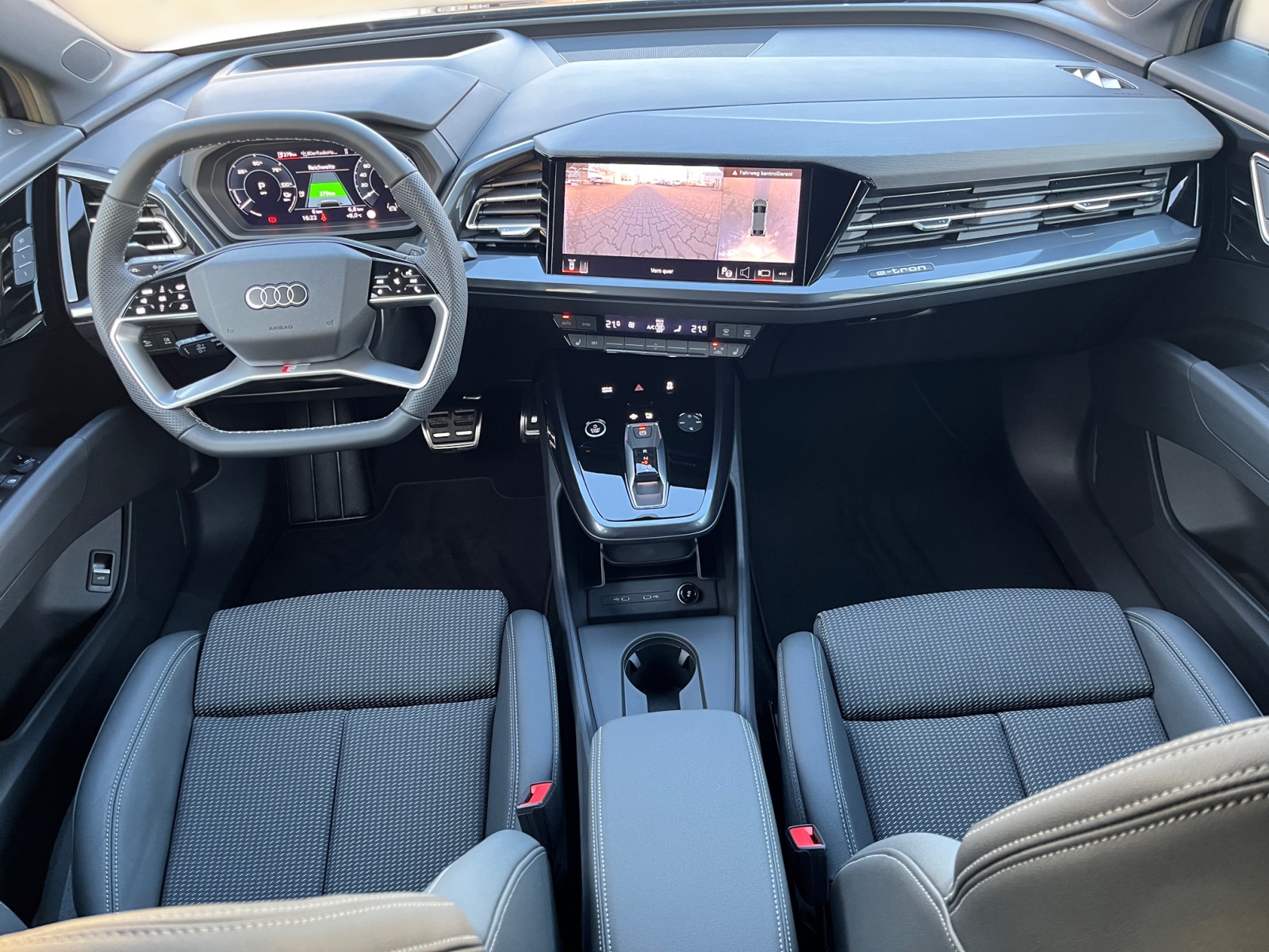 Q4 Sportback 45 e-tron quattro 210 kW ,S Line,LM
