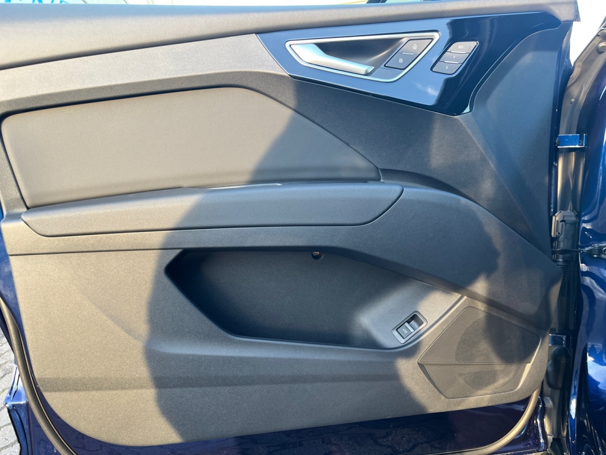 Q4 Sportback 45 e-tron quattro 210 kW ,S Line,LM