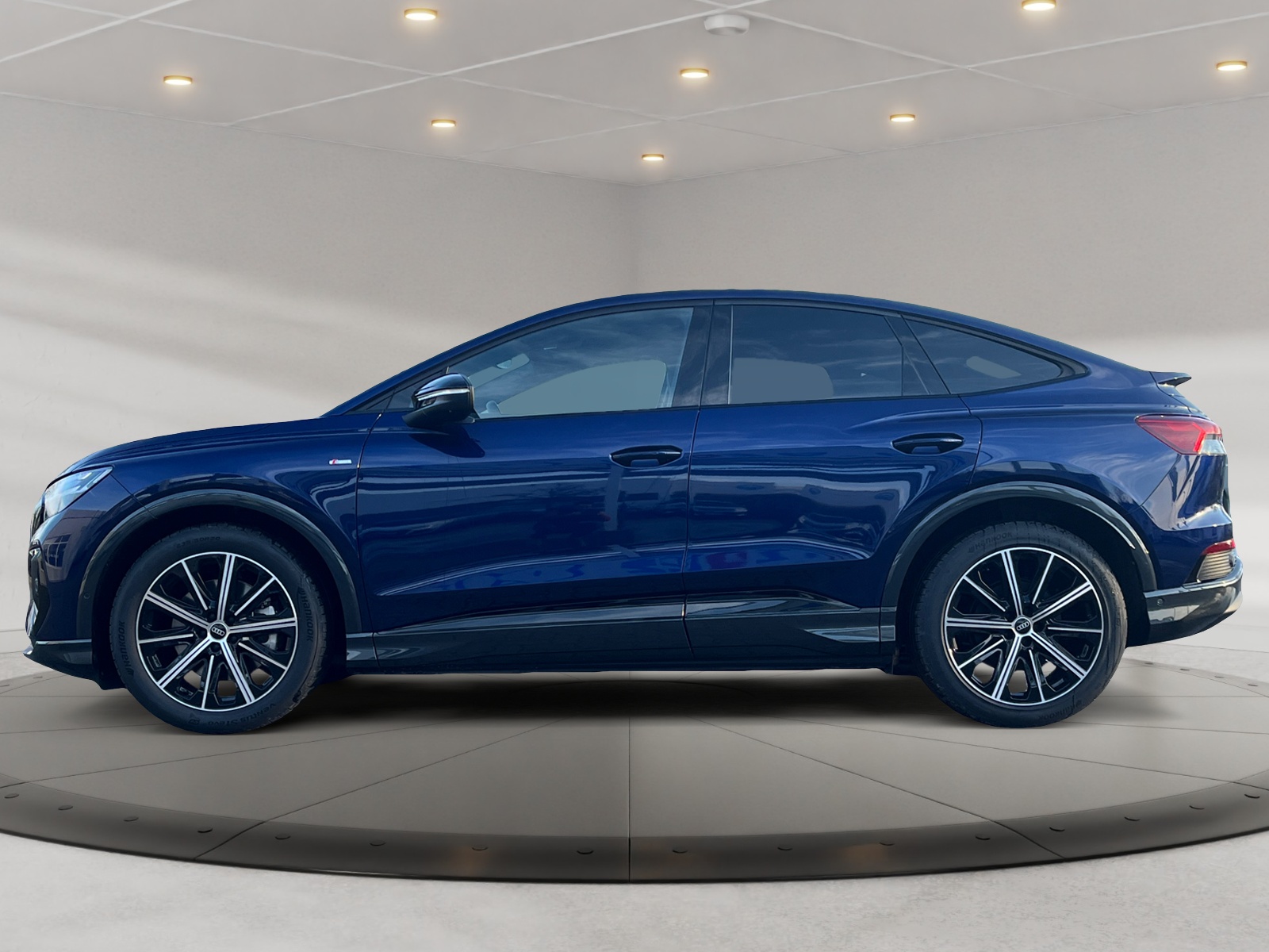 Q4 Sportback 45 e-tron quattro 210 kW ,S Line,LM