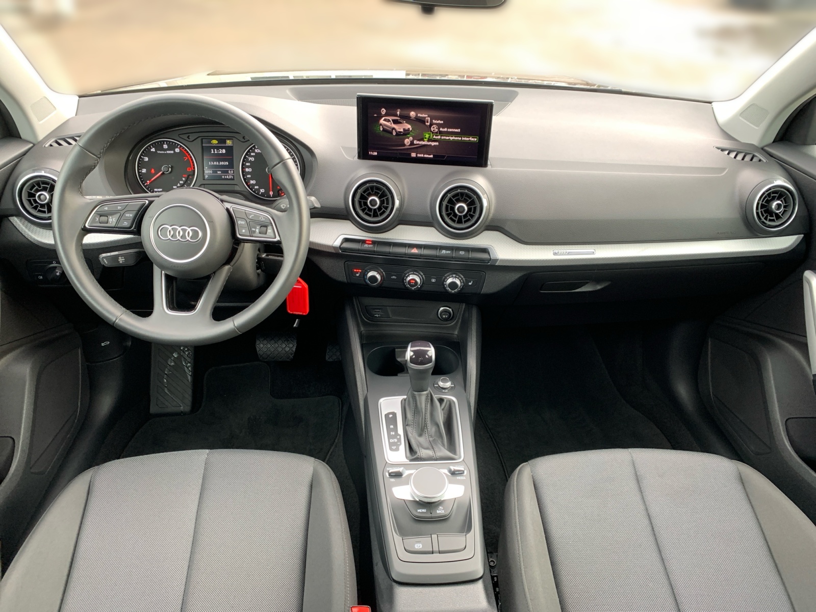 Q2 35 TFSI S tronic ,PDC,LED,SHZ