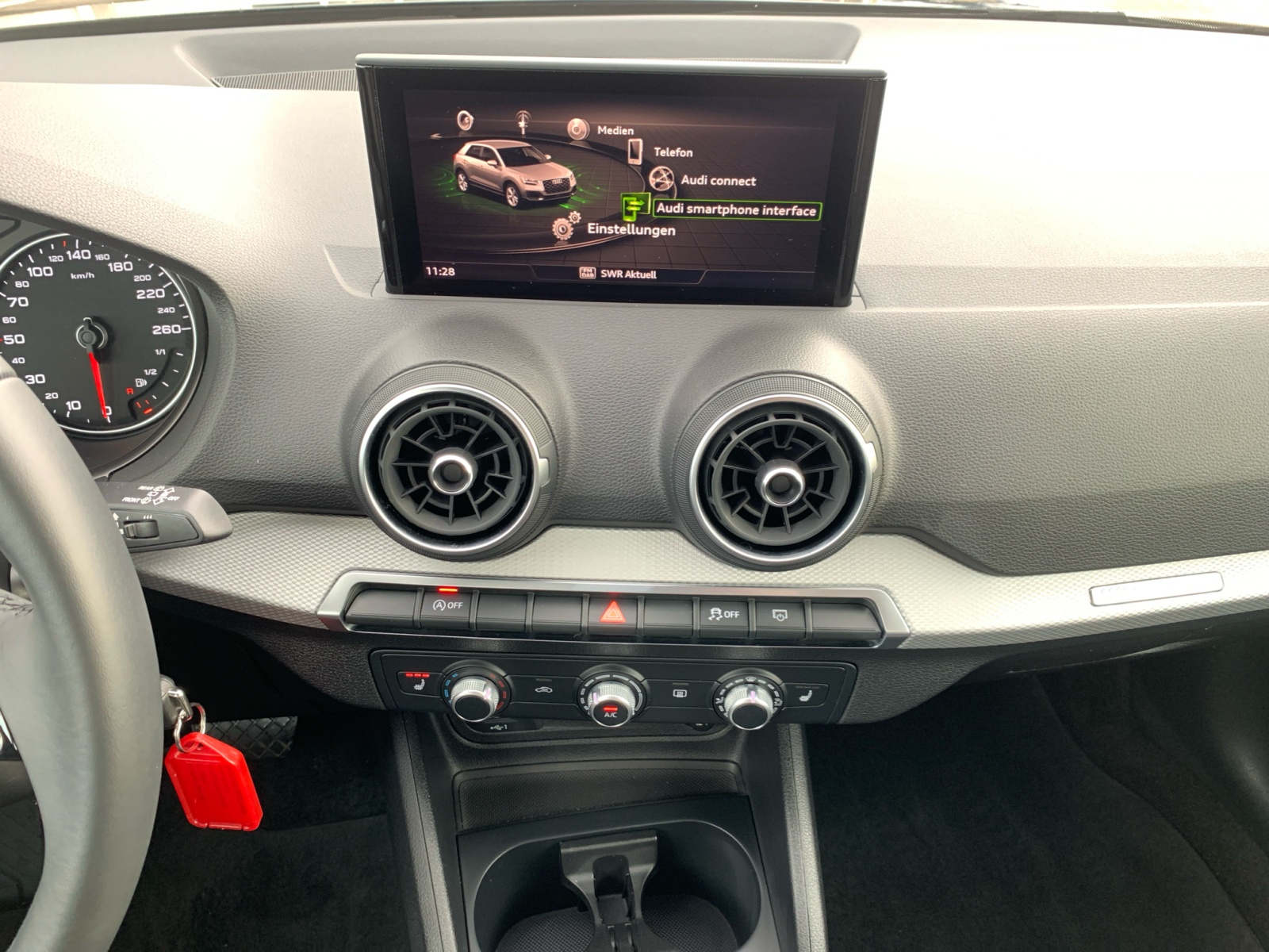 Q2 35 TFSI S tronic ,PDC,LED,SHZ