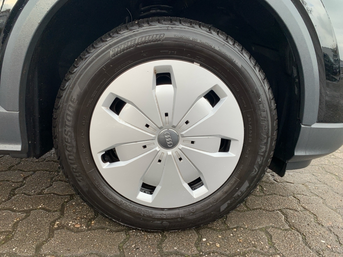Q2 35 TFSI S tronic ,PDC,LED,SHZ