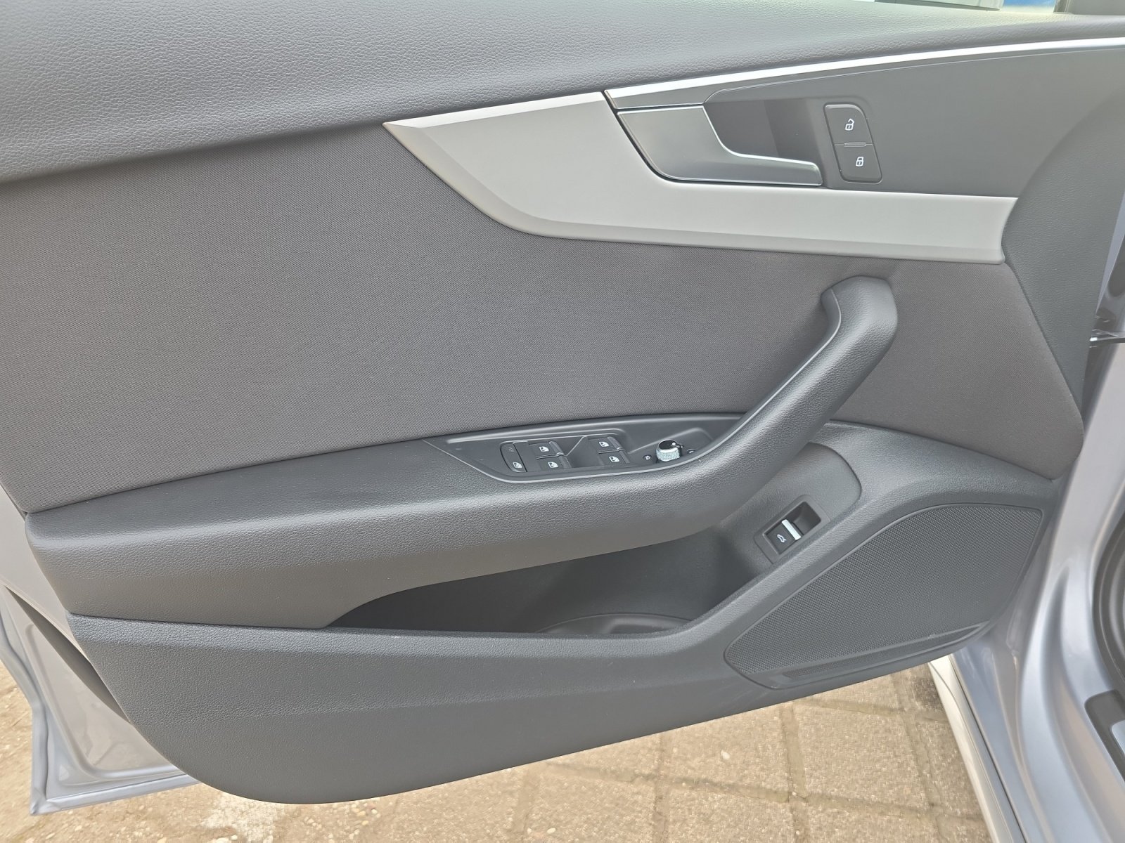 A4 Avant advanced 40 TDI quattro S tronic PDC,LM