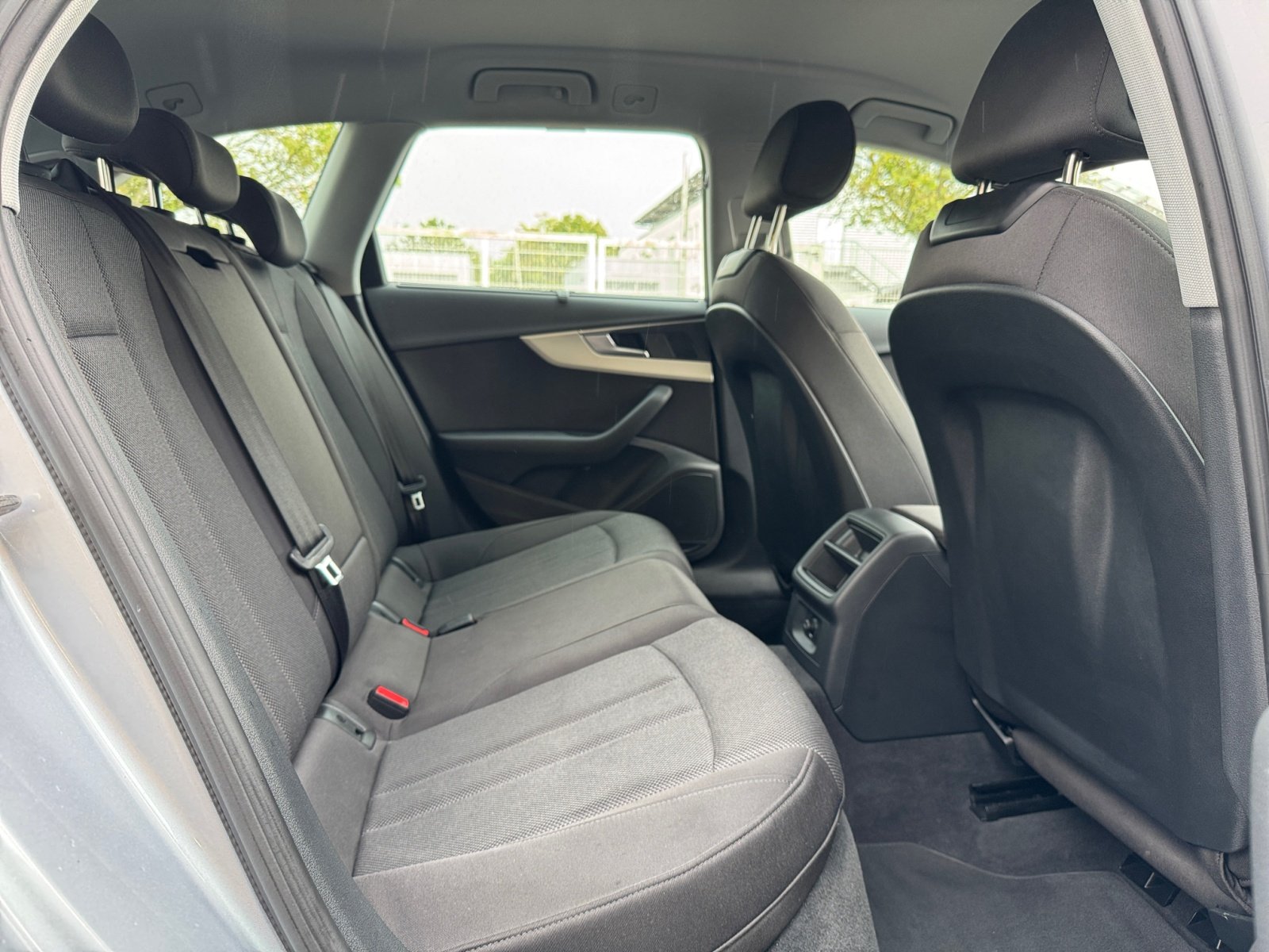 A4 Avant advanced 40 TDI quattro S tronic PDC,LM