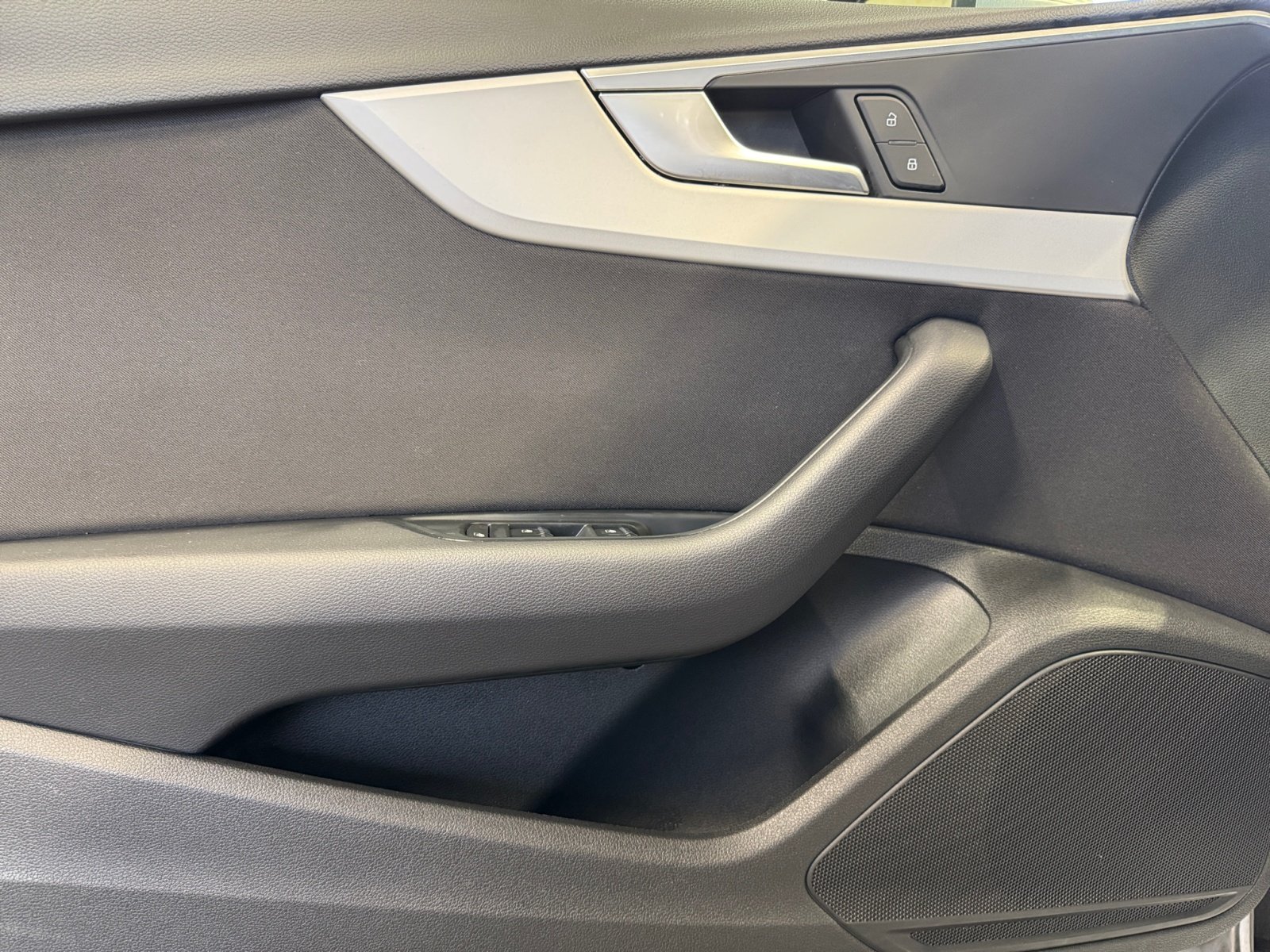 A4 Avant advanced 40 TDI quattro S tronic PDC,LM