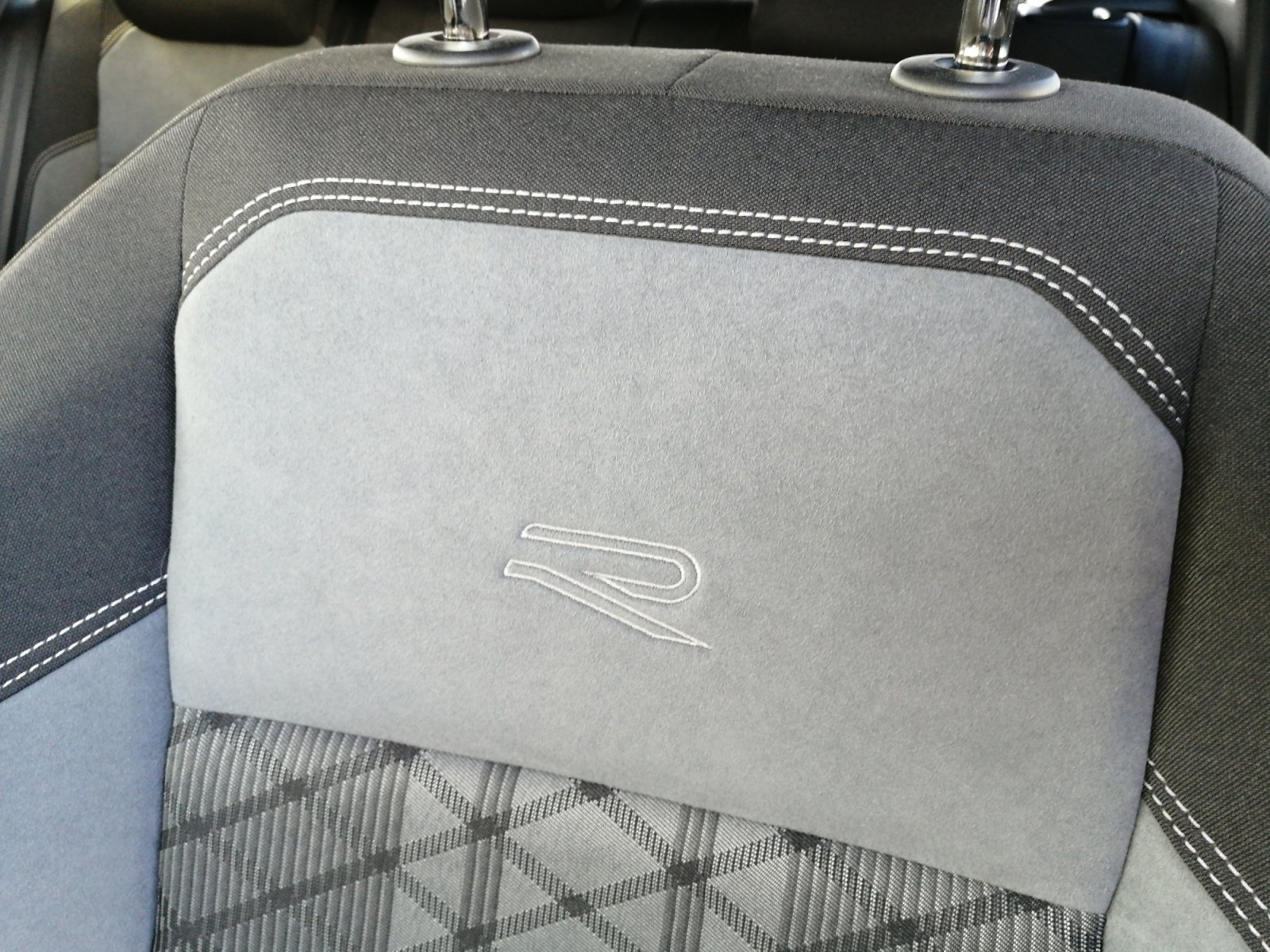 Taigo 1.0 TSI R-Line Kam.,PDC,Virtual,ACC,AHK,LM