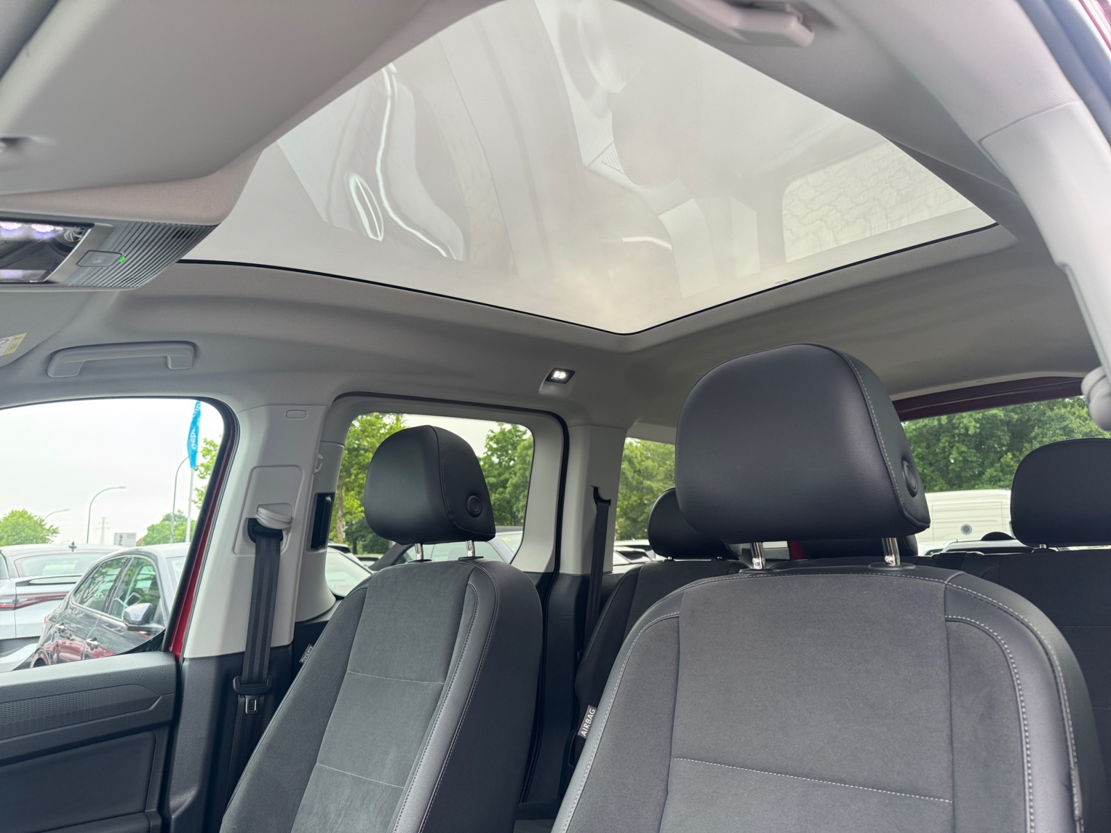 Caddy Style 2.0 TDI DSG ,PANO,Virtual,PDC,Kam.