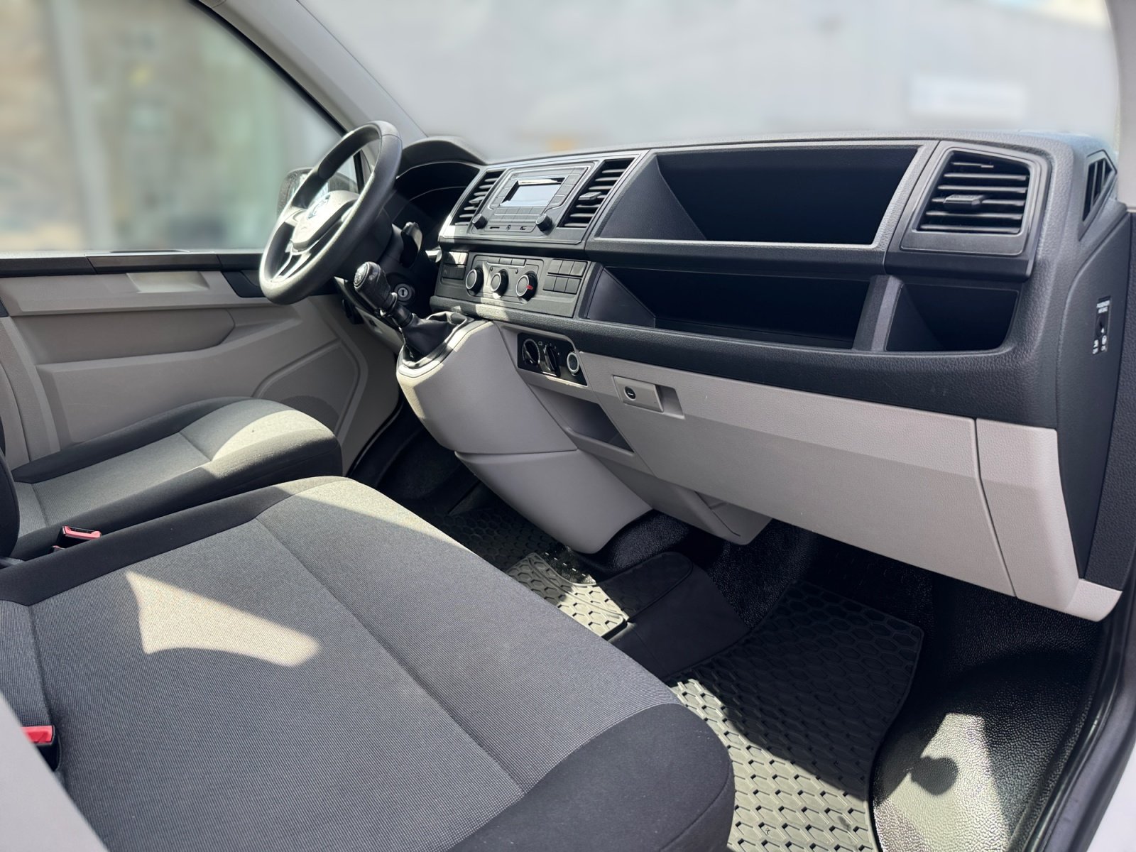 T6 Transporter 2.0TDI Kombi 8Sitzer KÜ PDC