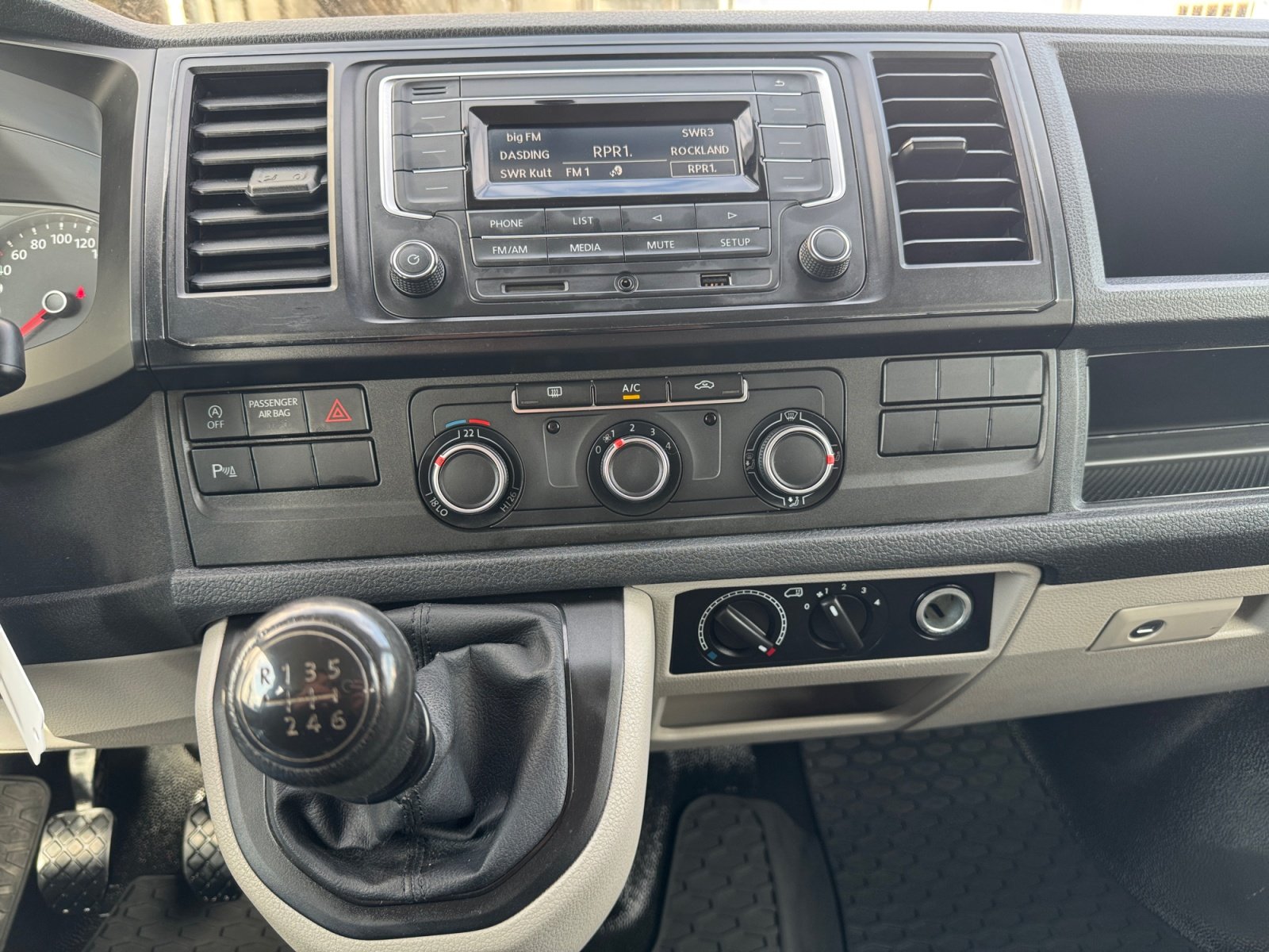 T6 Transporter 2.0TDI Kombi 8Sitzer KÜ PDC