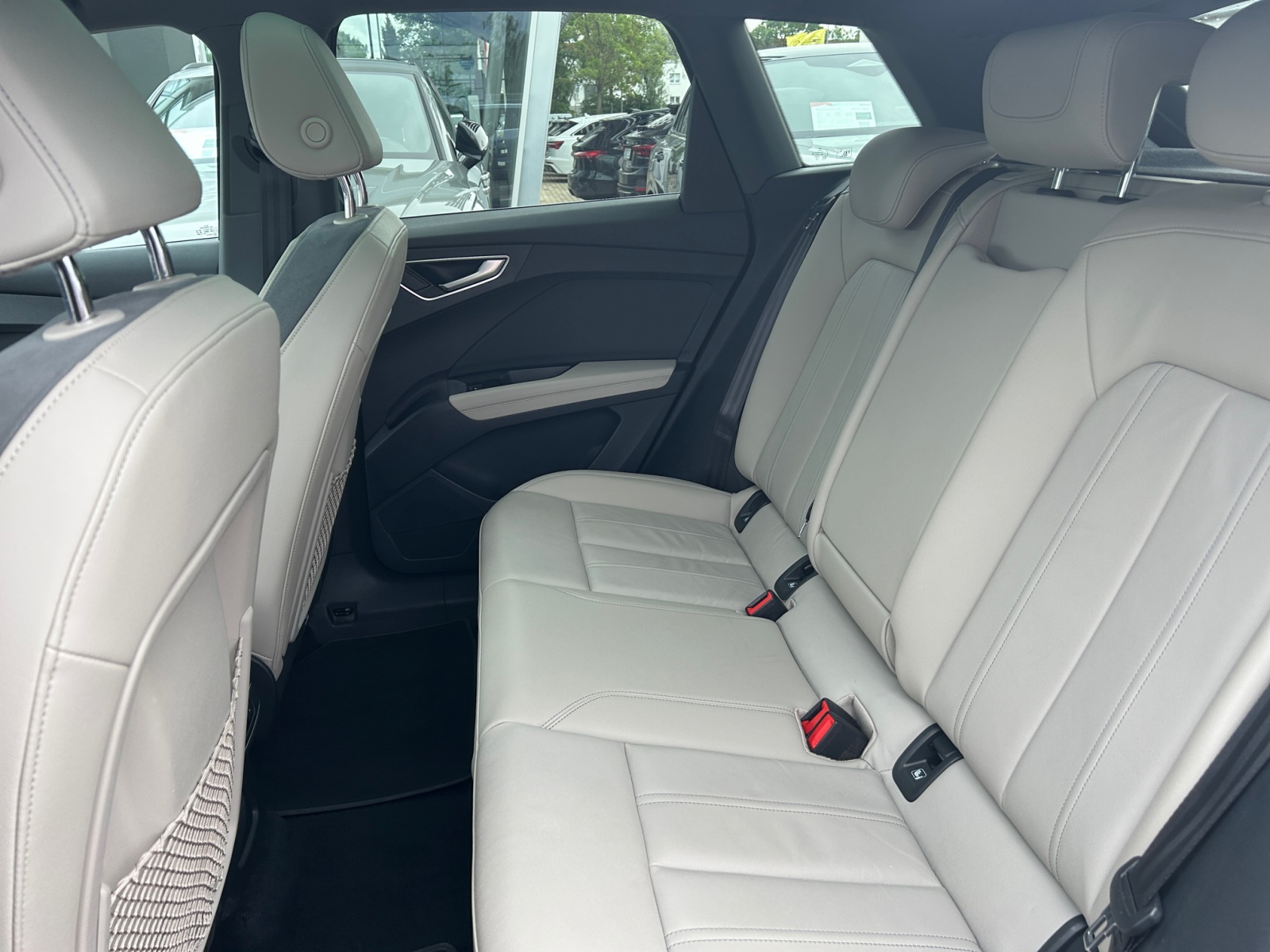 Q4 e-tron 50 e-tron quattro 220 kW ,PANO,PDC,HUD
