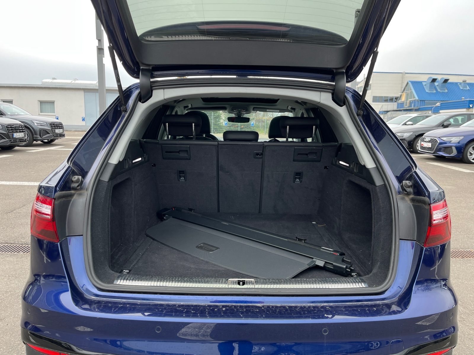 A4 Avant S line ,PANO,PDC,Virtual,Kam.,Navi,ACC