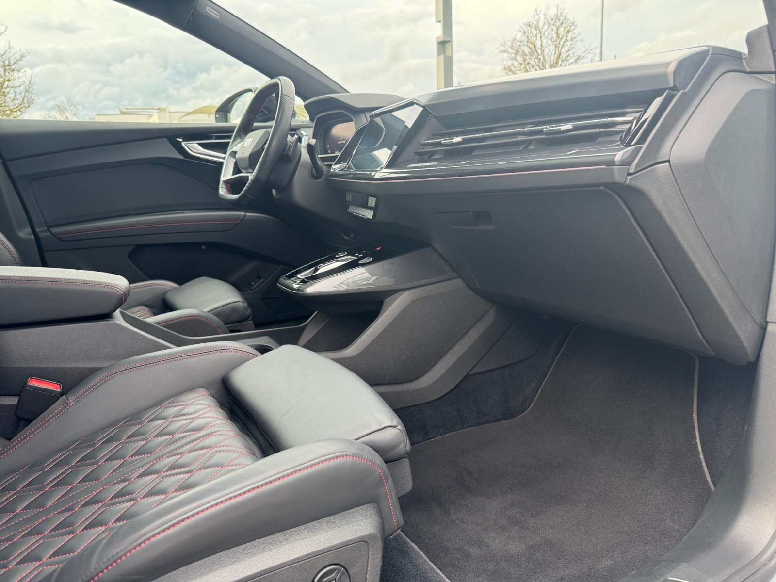 Q4 Sportback e-tron 50 quattro 220 kW S Line,HUD