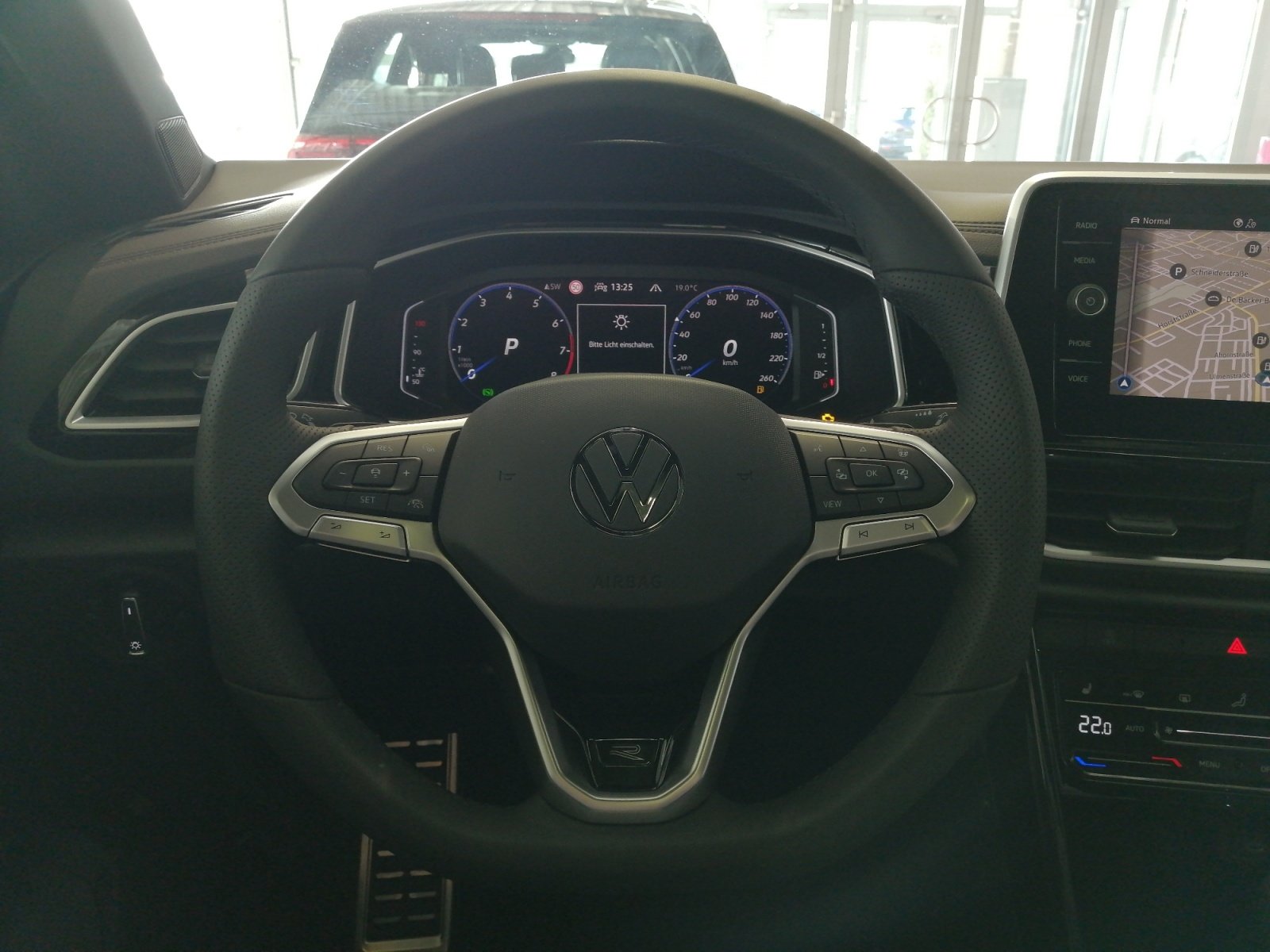 T-Roc R-Line 2.0 l TSI 4M DSG Kam.,PANO LP 56