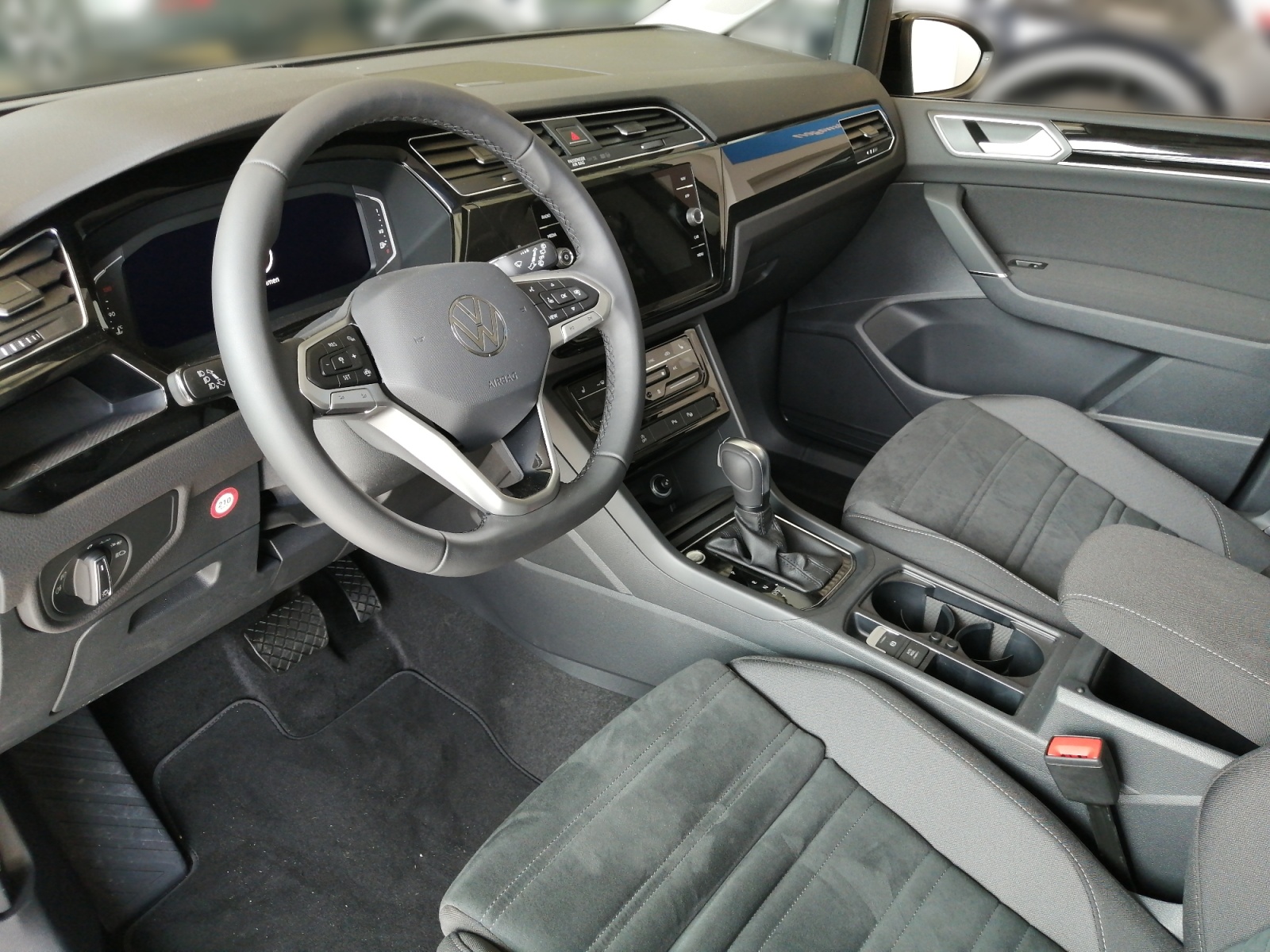 Touran 1.5TSI DSG ,PANO,PDC,Kam.