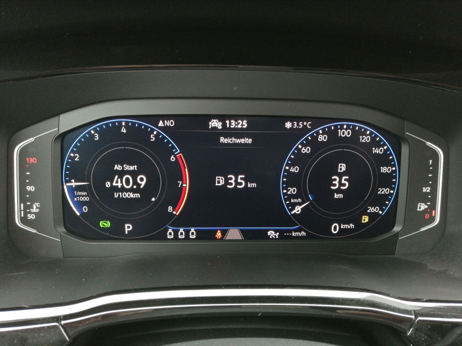Touran R line 1.5TSI BLACK ACC AHK ,PDC,Virtual