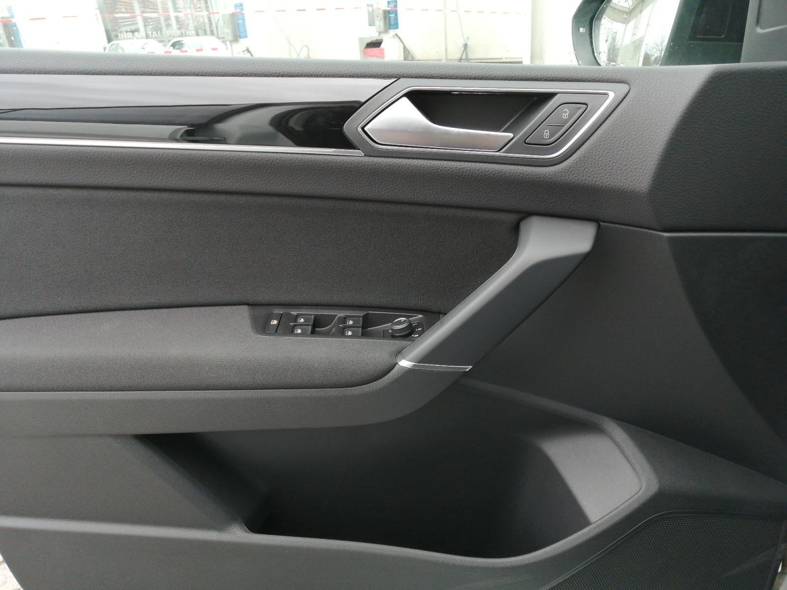 Touran R line 1.5TSI BLACK ACC AHK ,PDC,Virtual