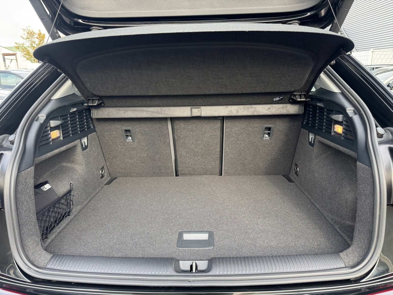 Q2 advanced 35 TFSI S tronic matrix, AHK, Navi