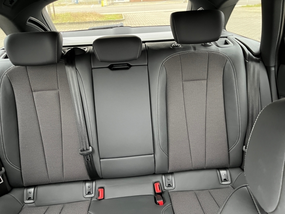 A4 Avant S line 40 TDI quattro PDC,Kam.