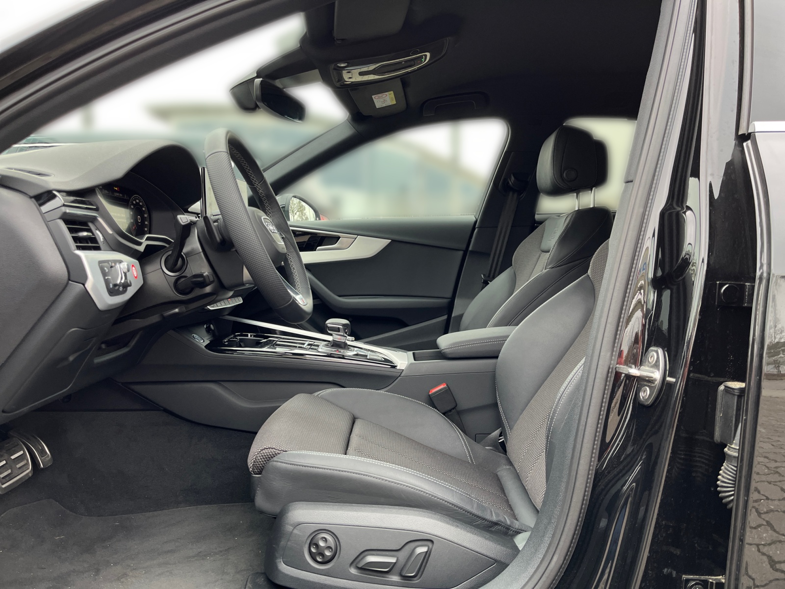 A4 Avant S line 40 TDI quattro PDC,Kam.