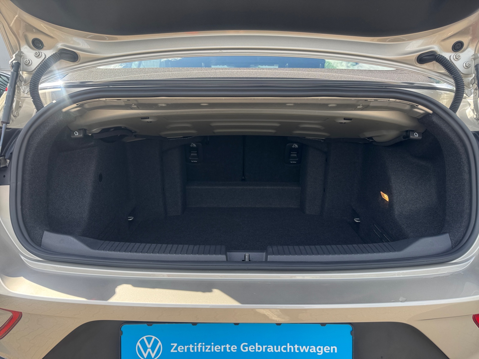 T-Roc Cabriolet MOVE AHK NAVI ACC ,Virtual,PDC