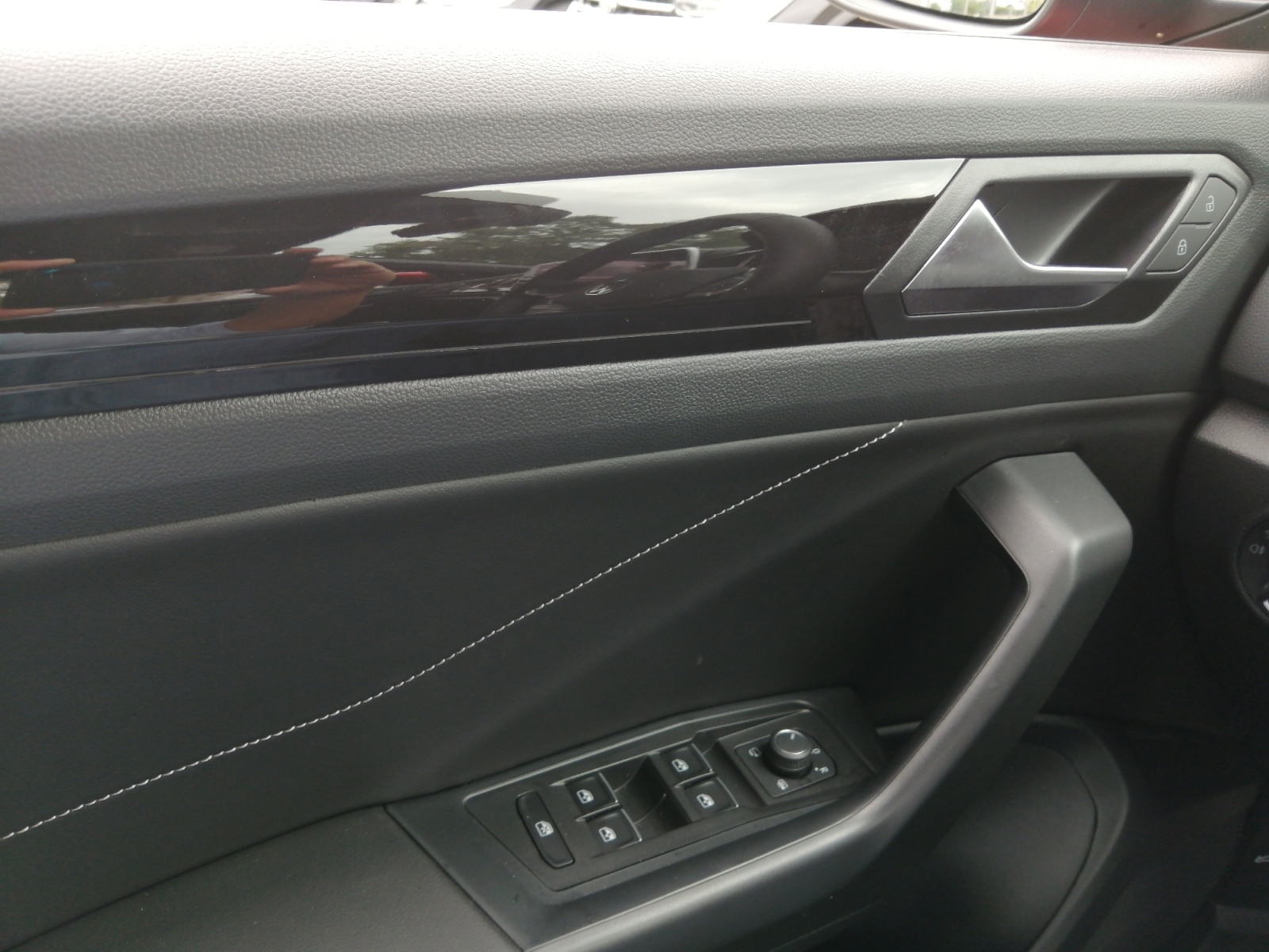 T-ROC R-Line 1.0 TSI LED-Plus Navi ACC SHZ,